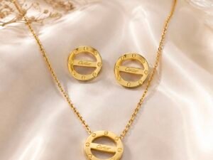 Gold Screw Pendant Set